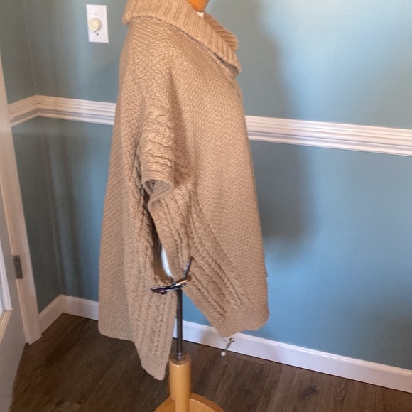 Talbots oversized cable knit poncho with leather side straps buckles Equestrian - Picture 5 of 8